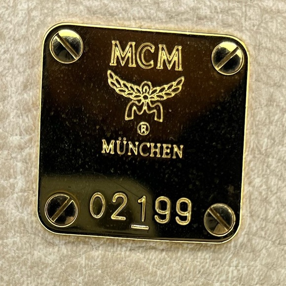 MCM VISETOS SHOULDER BAG IVORY MEDIUM
Beautiful Bag!!! ❤️ - Picture 8 of 11